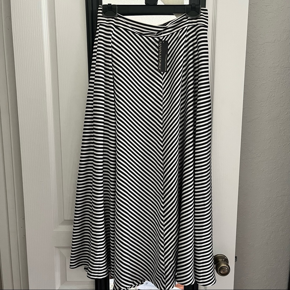 NWT Banana Republic Black and Whit Stipe Maxi Skirt Size 10